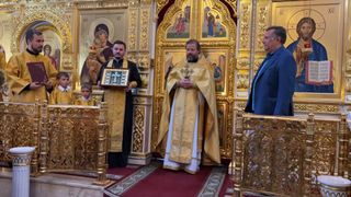 Дарение частиц святых мощей ктитору нашего храма В.А.Заренкову от рода Беляевых