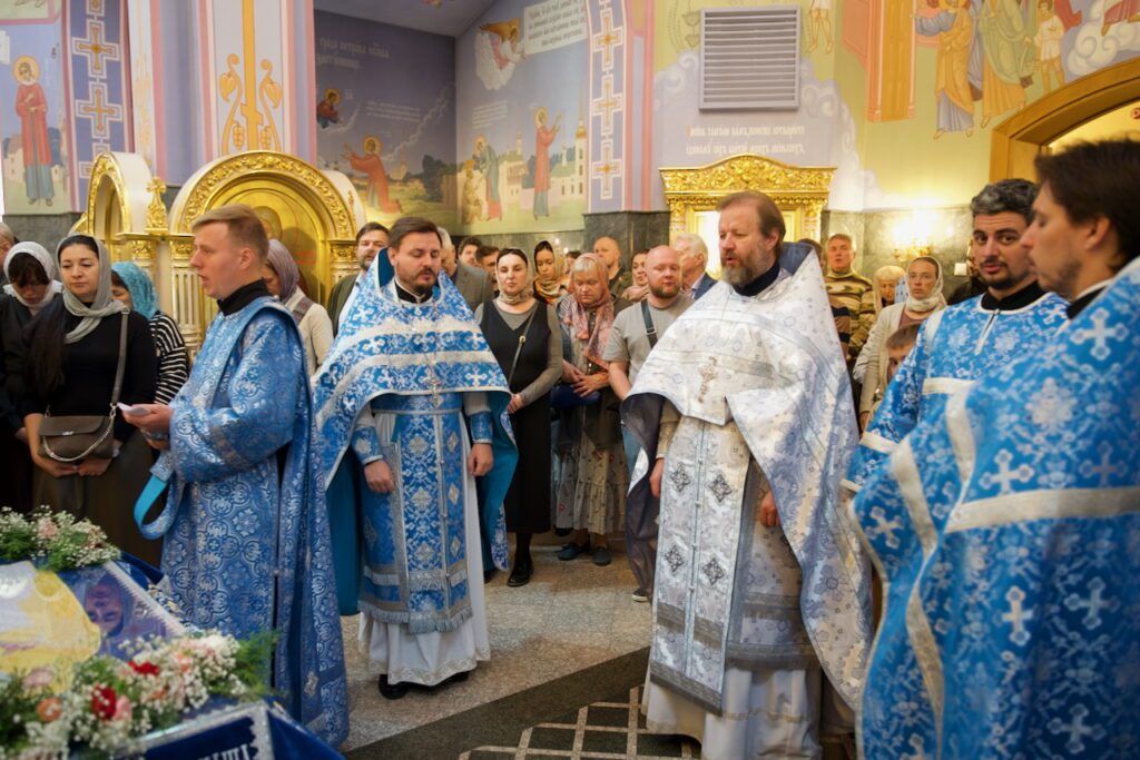 С Успением Пресвятой Владычицы нашей Богородицы и Приснодевы Марии!