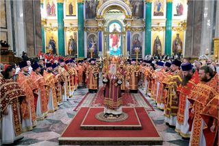 Митрополит Варсонофий совершил Божественную литургию в Исаакиевском соборе