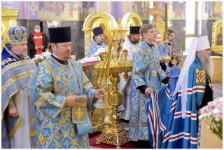 Митрополит Санкт-Петербургский и Ладожский Варсонофий совершил божественную литургию в нашем храме