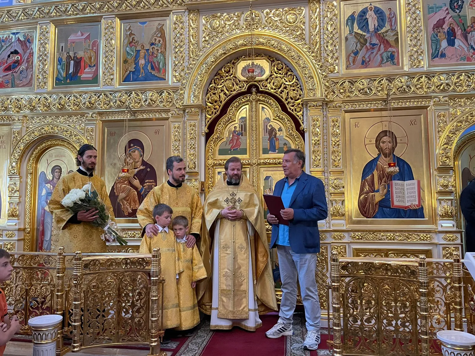 Дарение частиц святых мощей ктитору нашего храма В.А.Заренкову от рода Беляевых