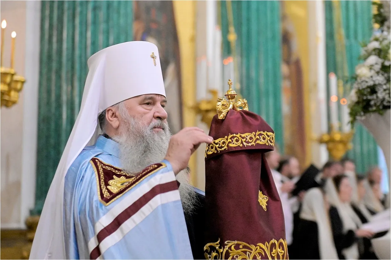 Митрополит Варсонофий совершил Божественную литургию в Исаакиевском соборе