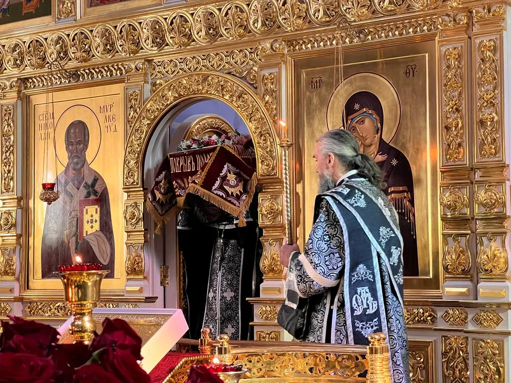 Вынос Плащаницы и Чин погребения