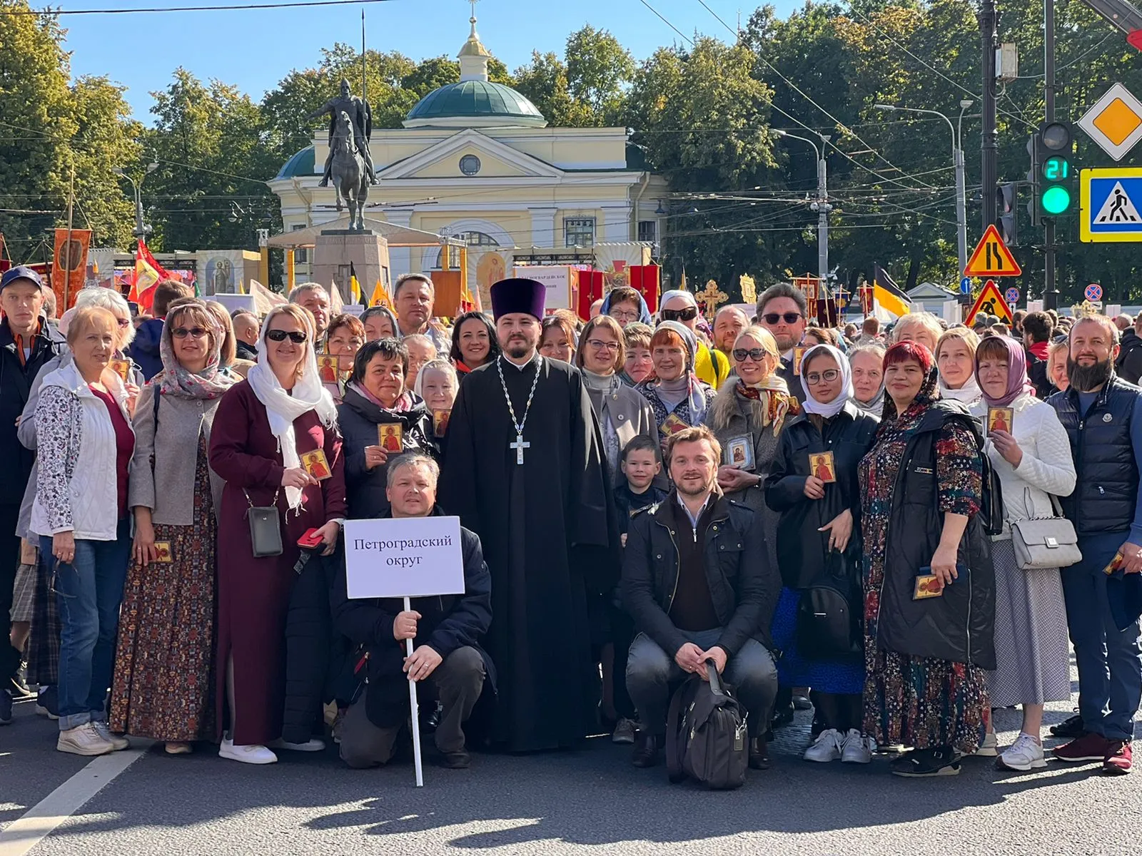 Община нашего прихода приняла участие в праздничном шествии по Невскому проспекту