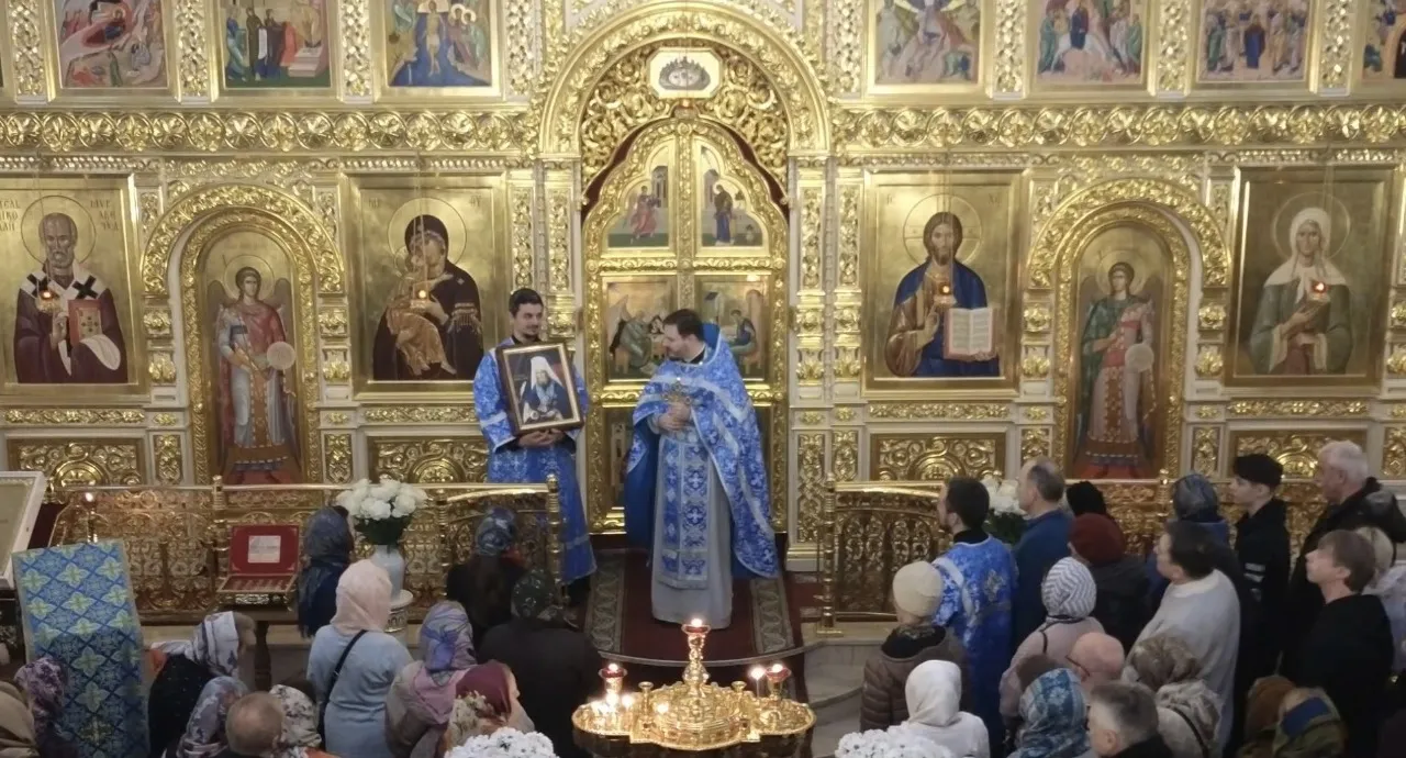 В праздник Введения во храм Пресвятой Богородицы и Приснодевы Марии нашему храму святой блаженной Ксении Петербургской была преподнесена особенная Святыня
