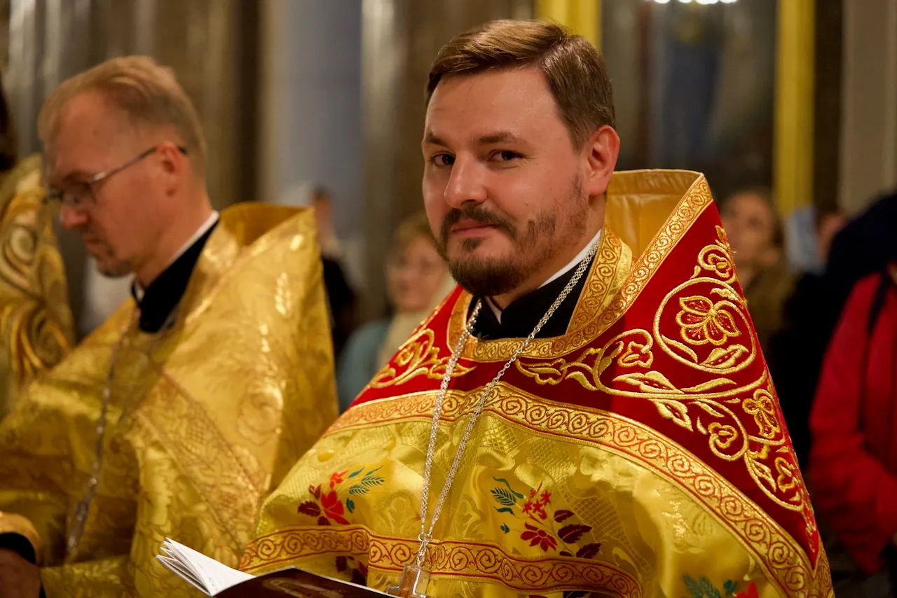 Духовенство Петроградского благочиния совершило молебен с акафистом у святых мощей патриарха Тихона в Казанском соборе