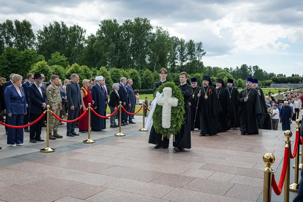 Памятное мероприятие на Пискаревском мемориальном кладбище