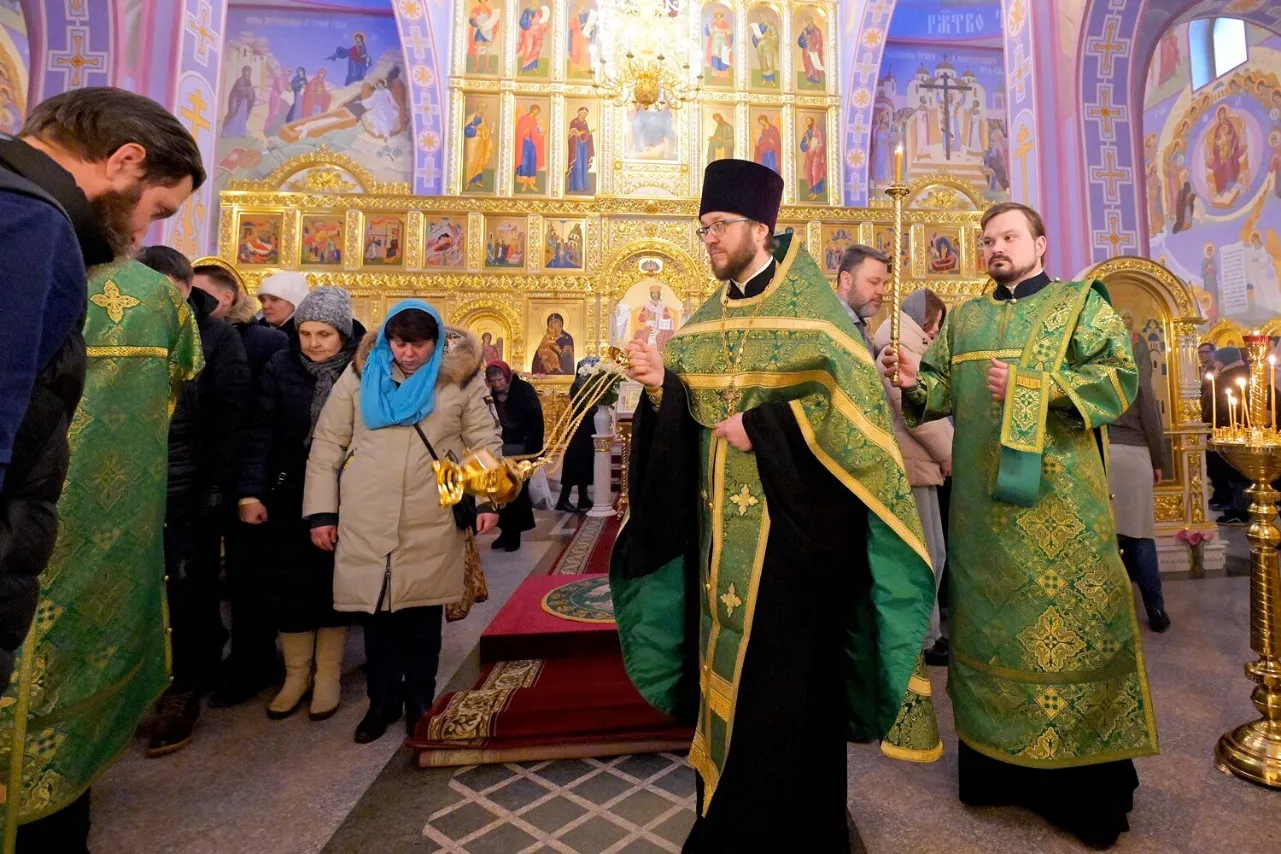 Митрополит Варсонофий совершил Всенощное бдение в храме святой Ксении Петербургской