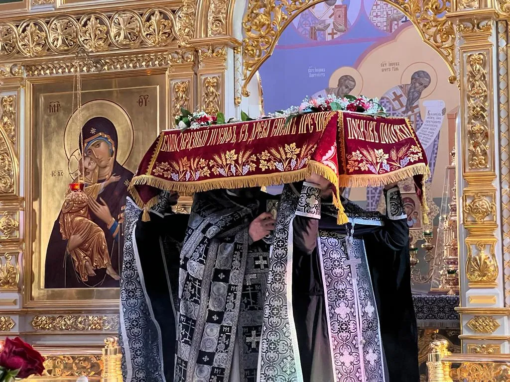 Вынос Плащаницы и Чин погребения