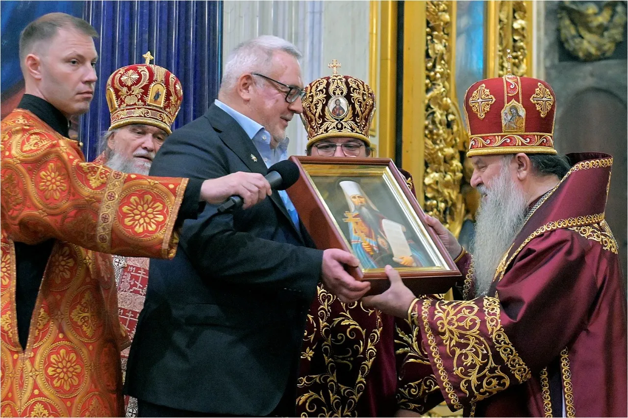 Митрополит Варсонофий совершил Божественную литургию в Исаакиевском соборе