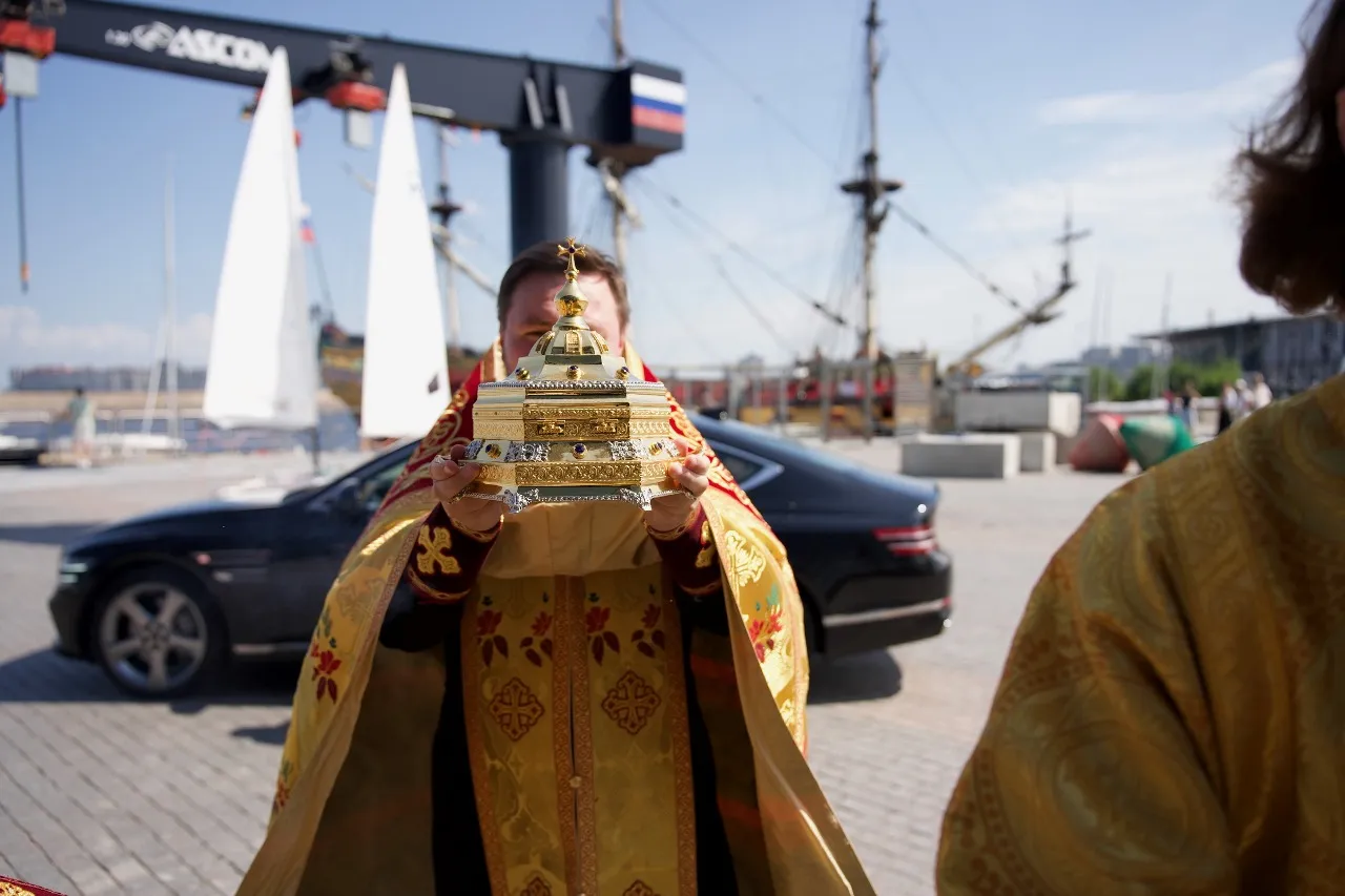 Еще одна добрая духовная традиция Северной столицы - Морской крестный ход на Морском фасаде Санкт-Петербурга