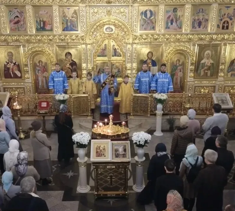 В праздник Введения во храм Пресвятой Богородицы и Приснодевы Марии нашему храму святой блаженной Ксении Петербургской была преподнесена особенная Святыня