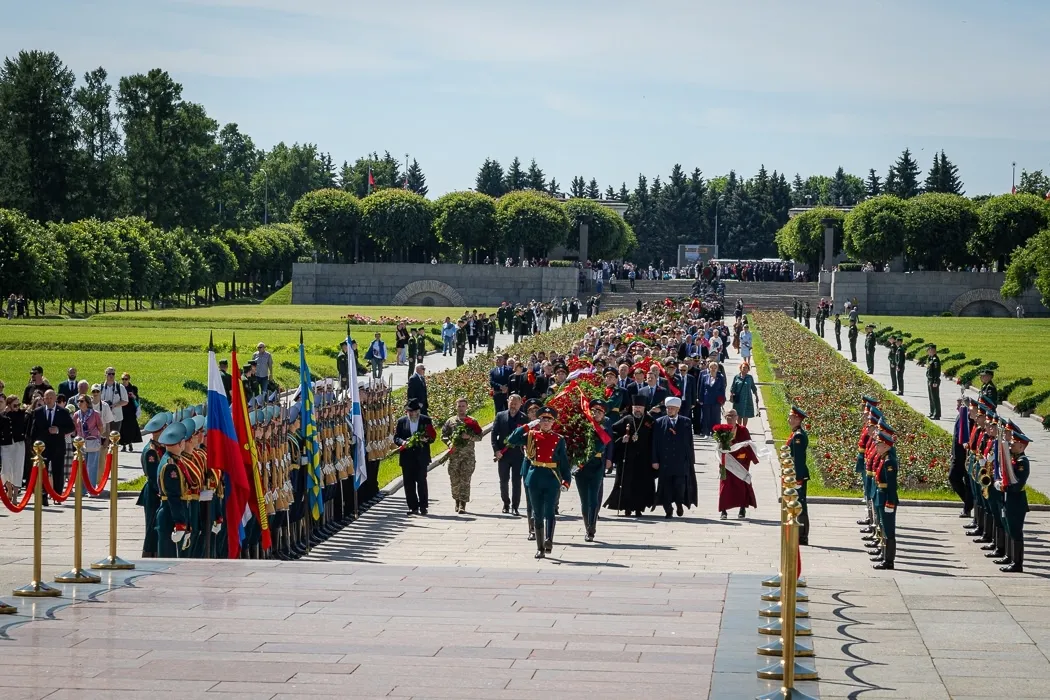 Памятное мероприятие на Пискаревском мемориальном кладбище