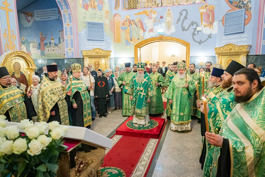Митрополит Варсонофий совершил Всенощное бдение в нашем храме
