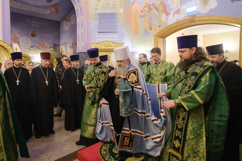 Всенощное бдение совершил митрополит Санкт-Петербургский и Ладожский Варсонофий