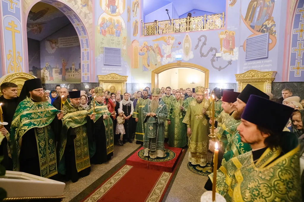Всенощное бдение совершил митрополит Санкт-Петербургский и Ладожский Варсонофий