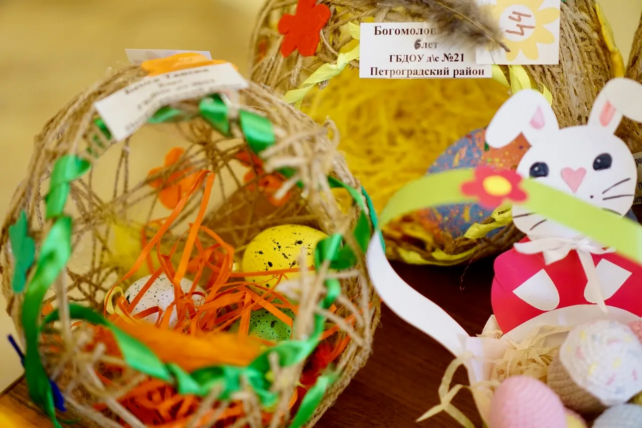 Работы участников конкурса детского творчества «Светлая Пасха» представлены в экспозиции нашего храма