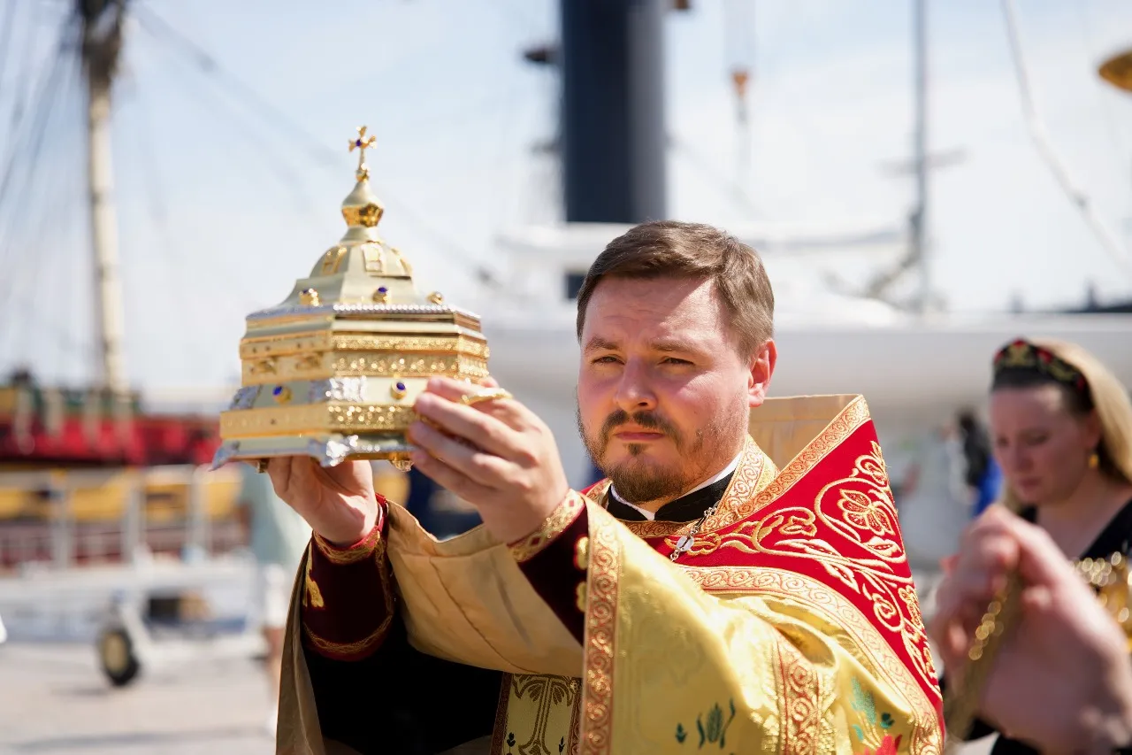 Еще одна добрая духовная традиция Северной столицы - Морской крестный ход на Морском фасаде Санкт-Петербурга