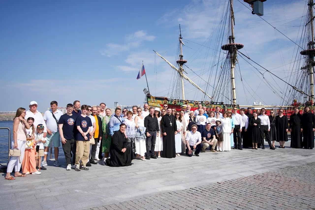 Еще одна добрая духовная традиция Северной столицы - Морской крестный ход на Морском фасаде Санкт-Петербурга